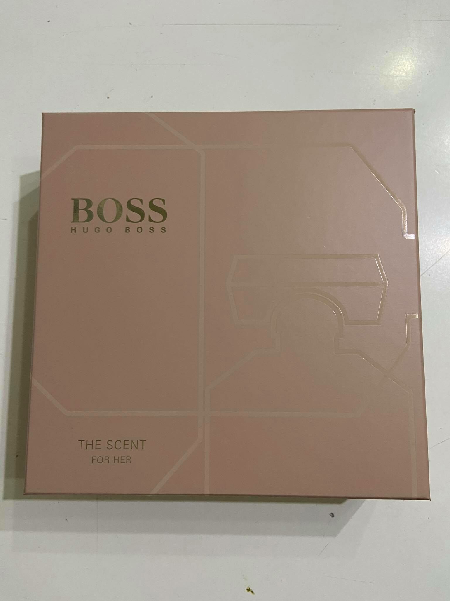 Prazdna krabica Hugo Boss The Scent, Rozmery 22cm X 22cm X 7cm