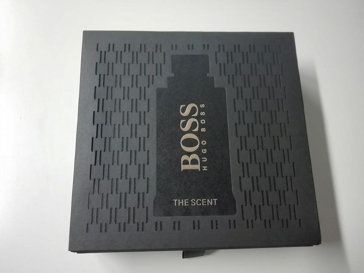Puste pudełko Hugo Boss The Scent, Wymiary: 23cm x 23cm x 7cm